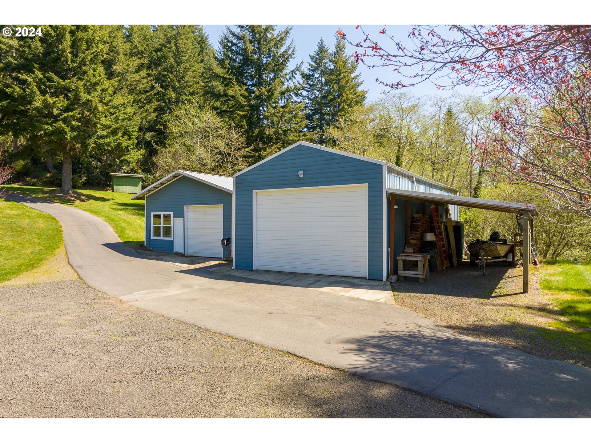 89915 Ben Bunch Road Florence, OR 97439 - Photo 4 of 33 a front view of a house with a yard