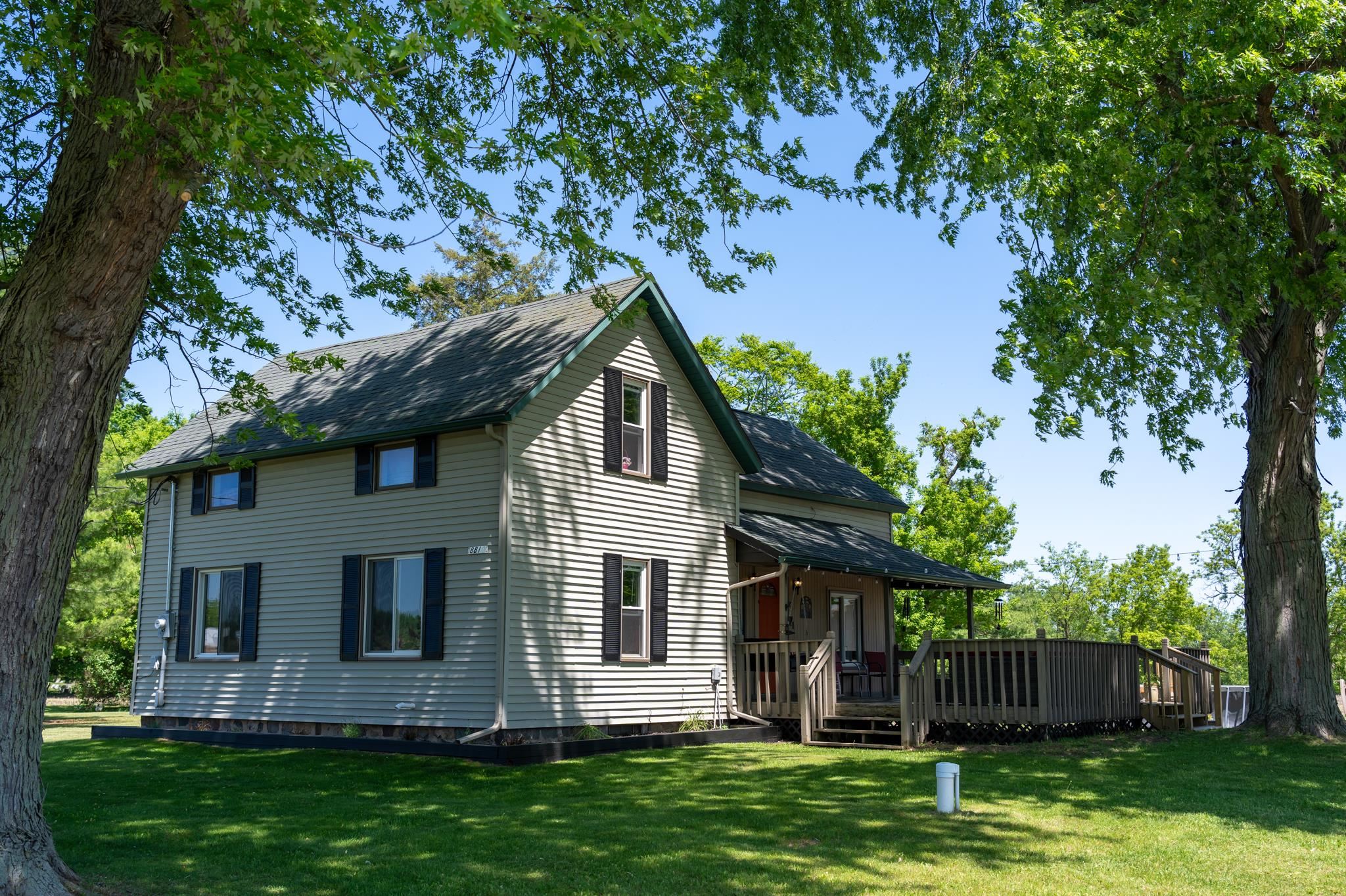 8810 North Vandecar Road Farwell, MI 48622 - Photo 1 of 40