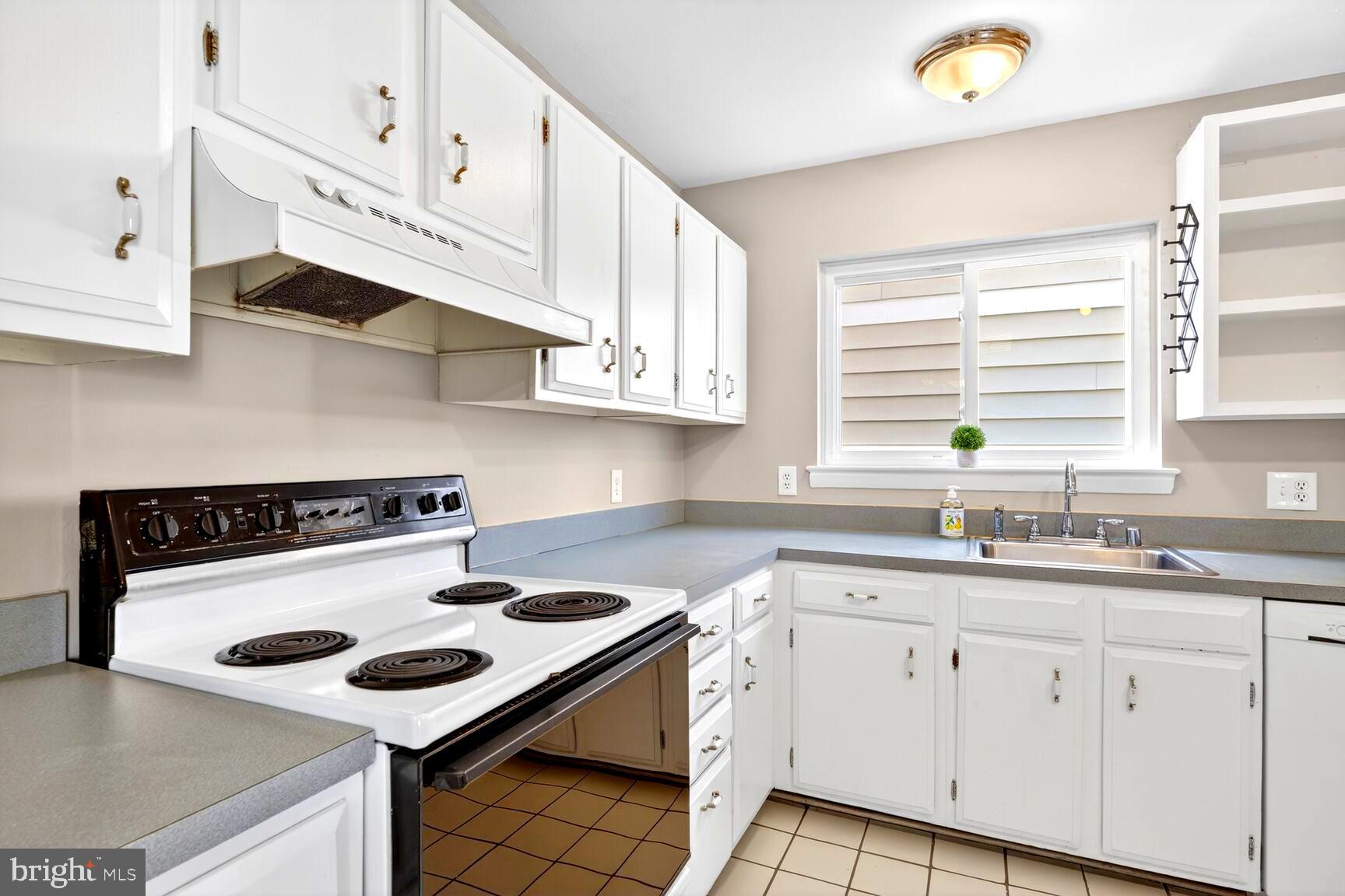 7204 Lavender Lane Springfield, VA 22150 - Photo 5 of 28 Kitchen