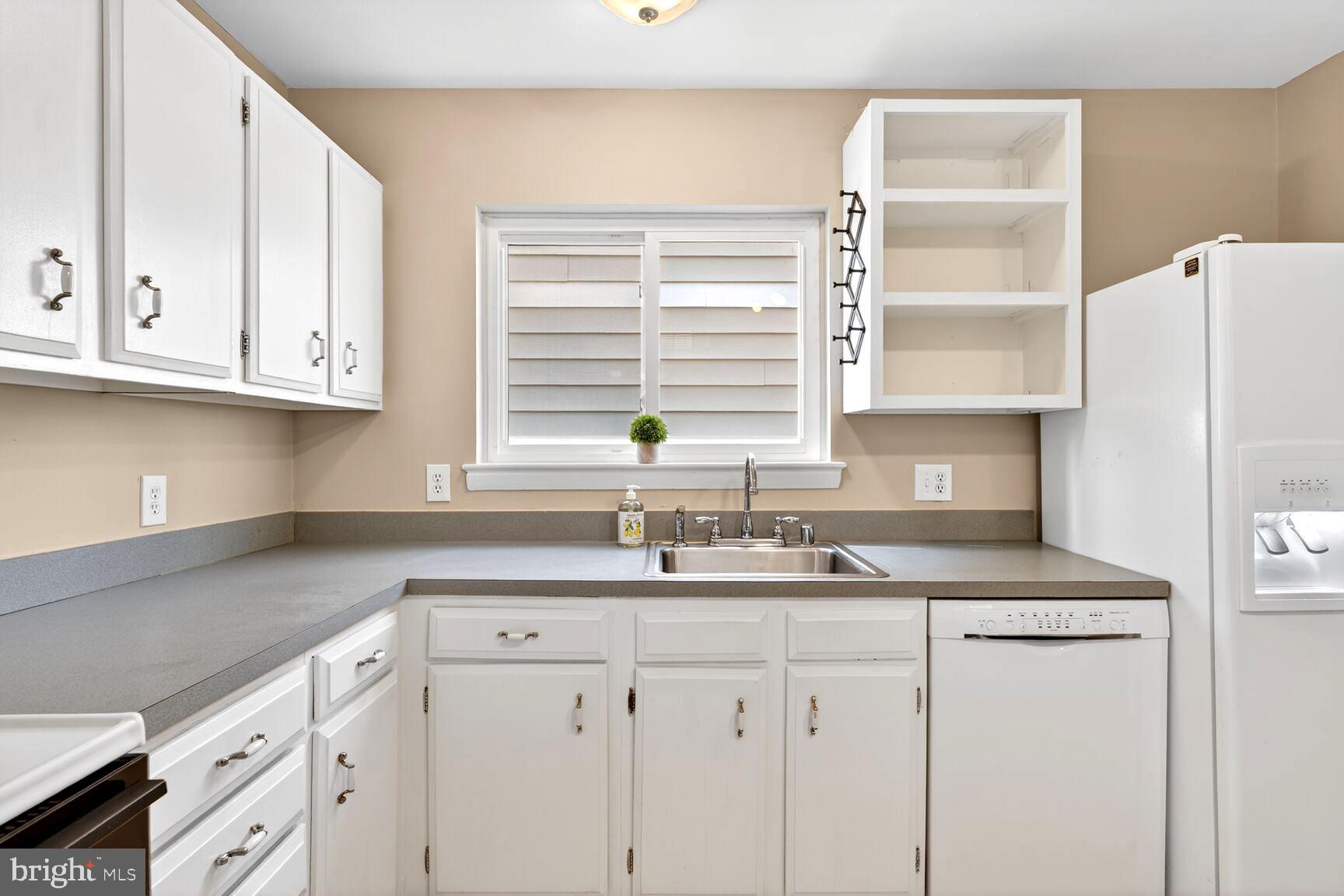 7204 Lavender Lane Springfield, VA 22150 - Photo 6 of 28 Kitchen