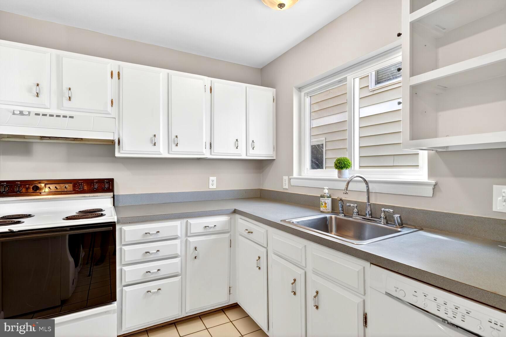 7204 Lavender Lane Springfield, VA 22150 - Photo 7 of 28 Kitchen