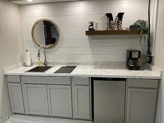 a close view of sink and tap