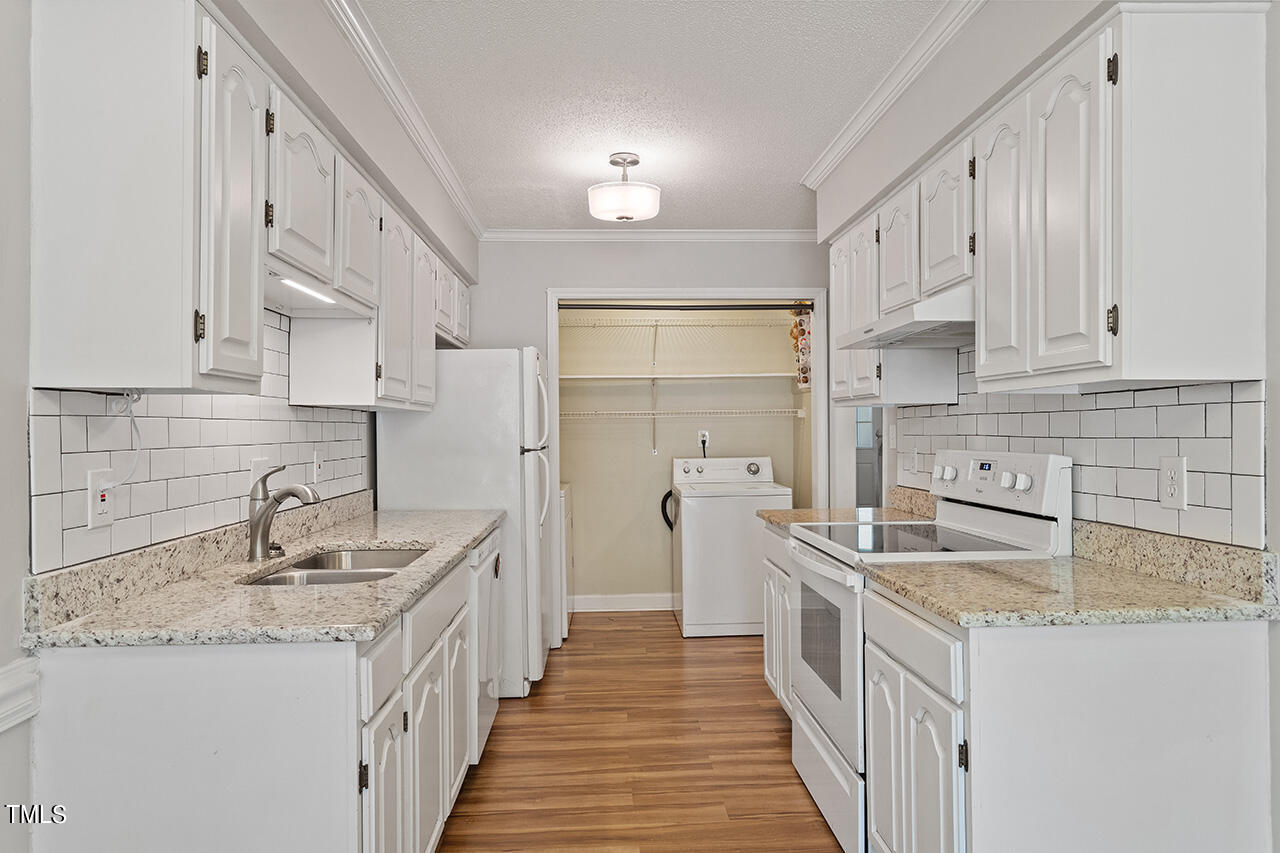 4523 Hamptonshire Drive Raleigh, NC 27613 - Photo 7 of 31 4523 Hamptonshire Drive_08
