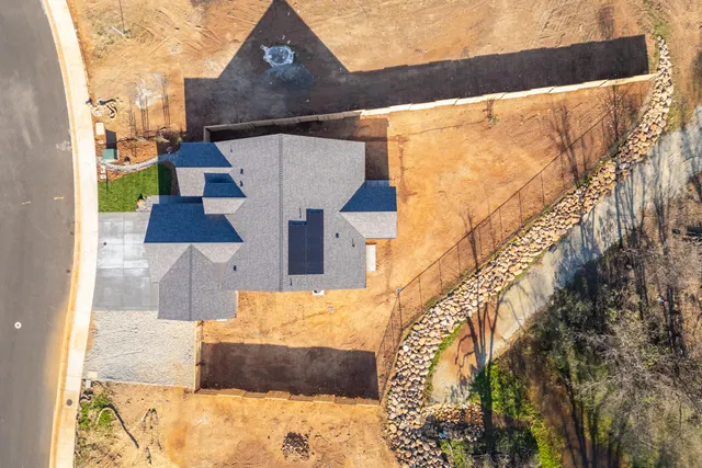 a view of entryway and kitchen
