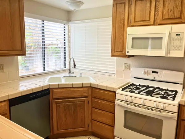 $2,695 | 1655 Meadow Lark Lane, Tracy, CA 95376