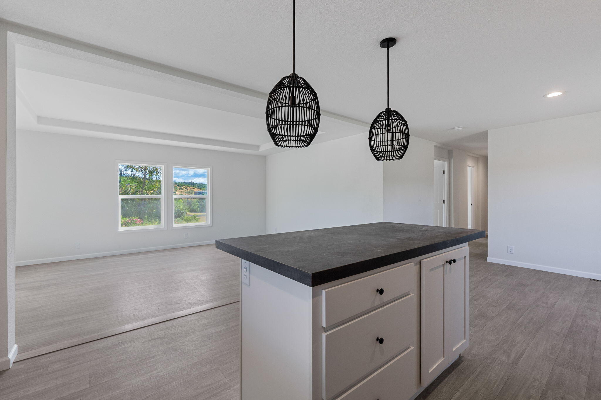 11258 Iron Mountain Road Redding, CA 96001 - Photo 9 of 27 Open kitchen