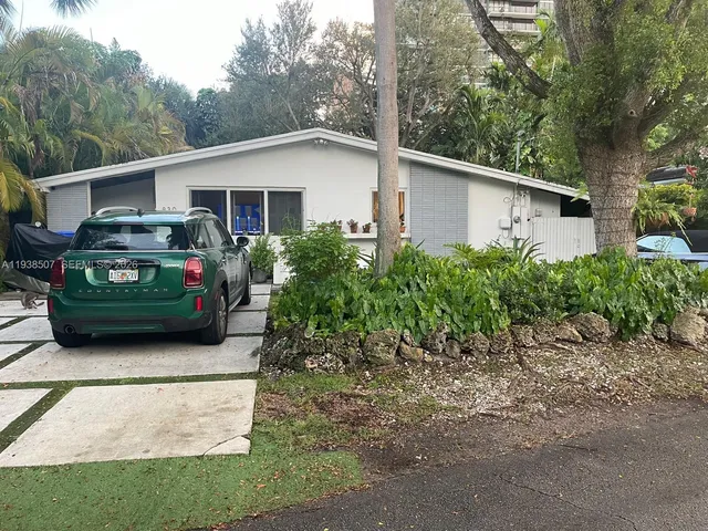 $4,900 | 830 Northeast 70th Street, Miami, FL 33138