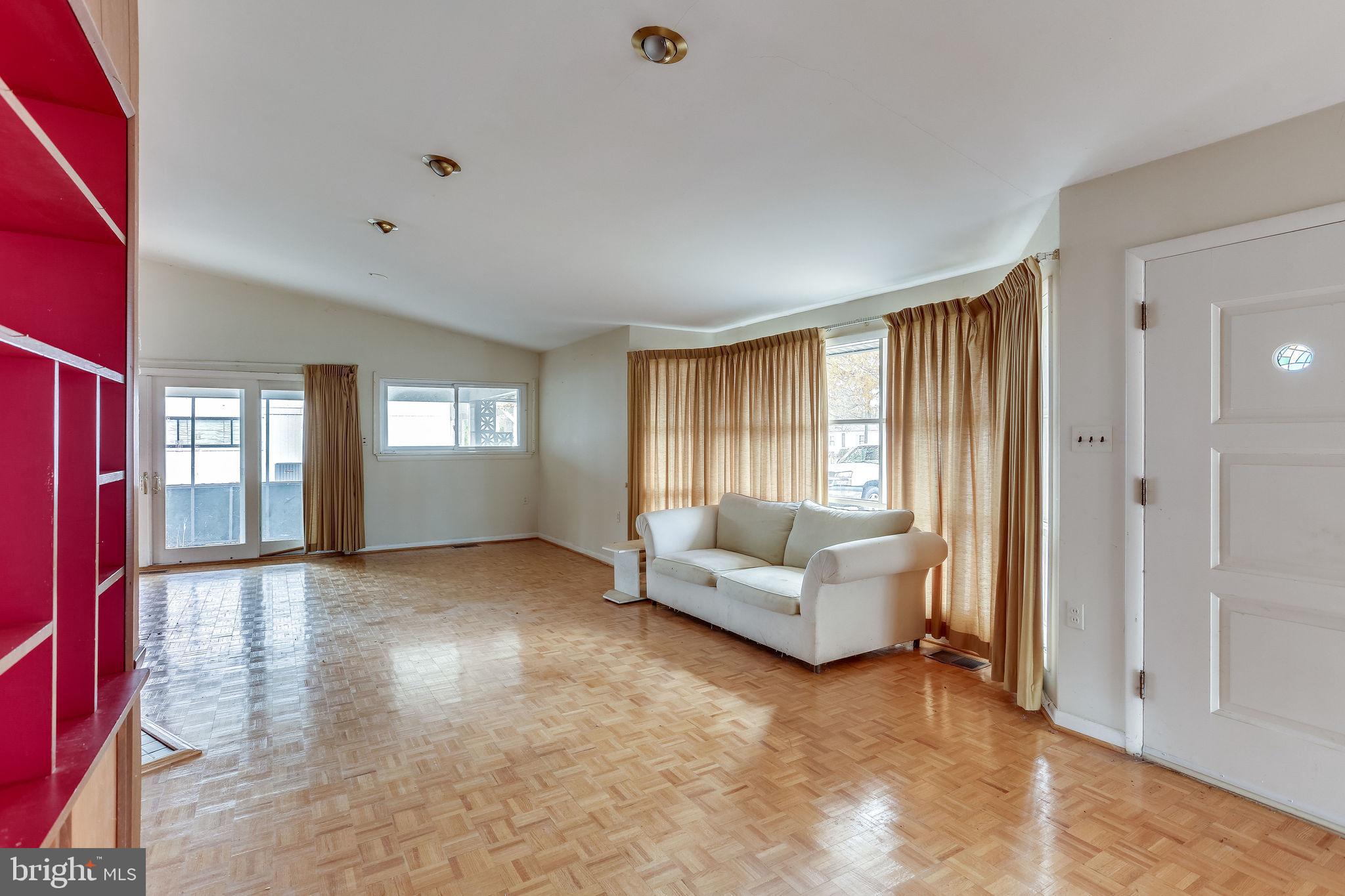 7737 Schelhorn Road Alexandria, VA 22306 - Photo 9 of 45 Gallery Image 9