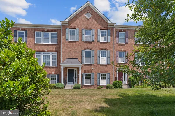 $3,400 | 8852 Purple Iris Lane, Unit 16, Elkridge, MD 21075