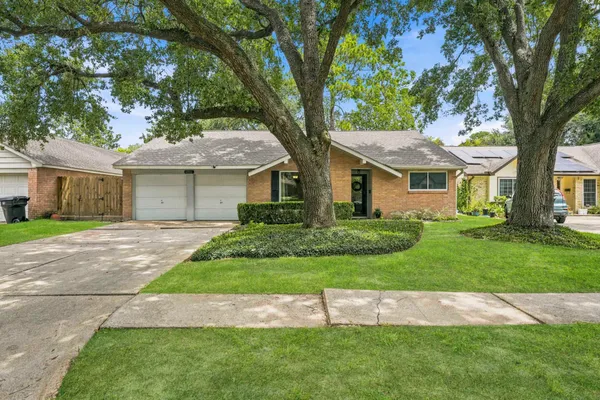 $349,500 | 6006 Vickijohn Drive, Houston, TX 77096