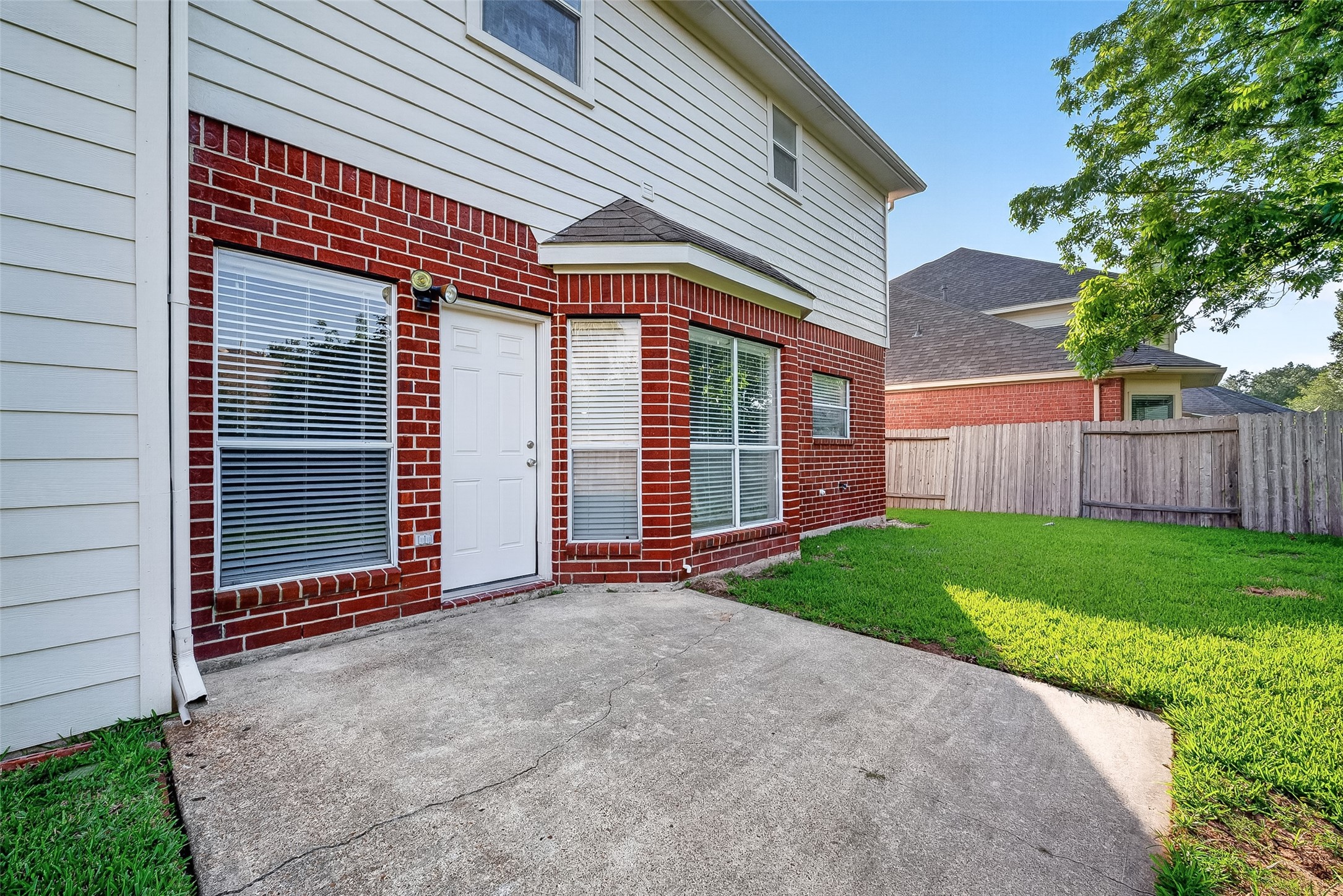 4539 Springfield Lakes Street Sugar Land, TX 77479 - Photo 32 of 34 a front view of a house with garden
