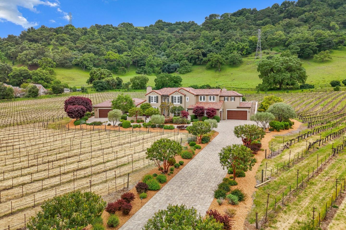 1405 Lakeview Court San Martin, CA 95046 - Photo 74 of 83 a view of a city