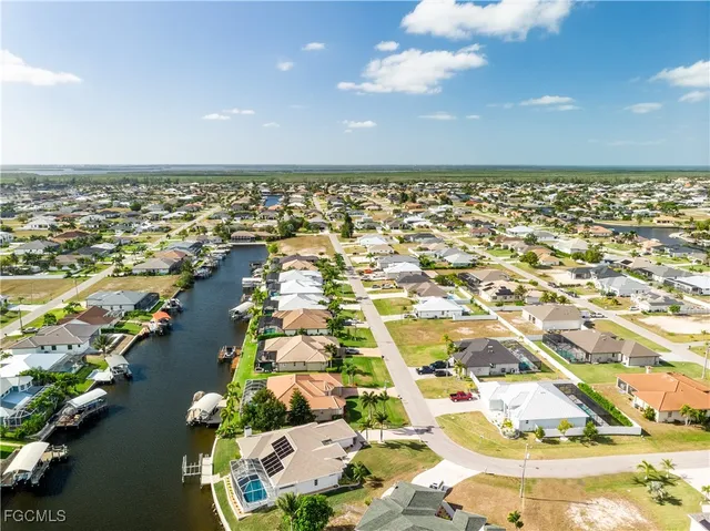 $899,900 | 3302 Northwest 2nd Terrace, Cape Coral, FL 33993