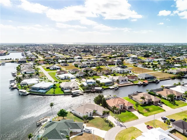 $899,900 | 3302 Northwest 2nd Terrace, Cape Coral, FL 33993