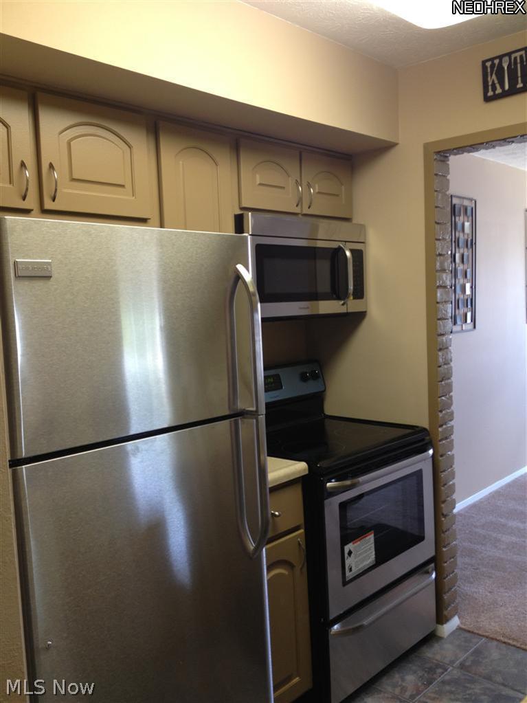 4927 Friar Road, Unit B Stow, OH 44224 - Photo 2 of 24 Gallery Image 2