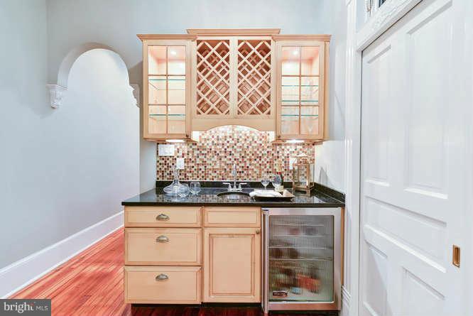 1319 T Street Northwest Washington, DC 20009 - Photo 6 of 25 a view of cabinets and window