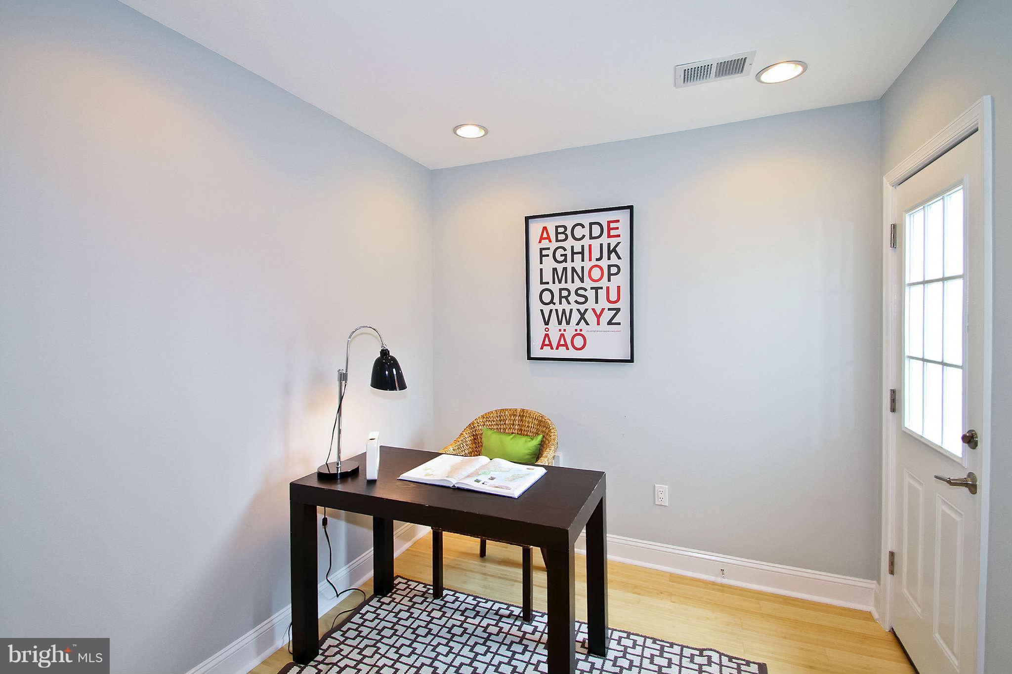 604 Columbia Road Northwest, Unit 1 Washington, DC 20001 - Photo 8 of 17 a workspace with furniture and window