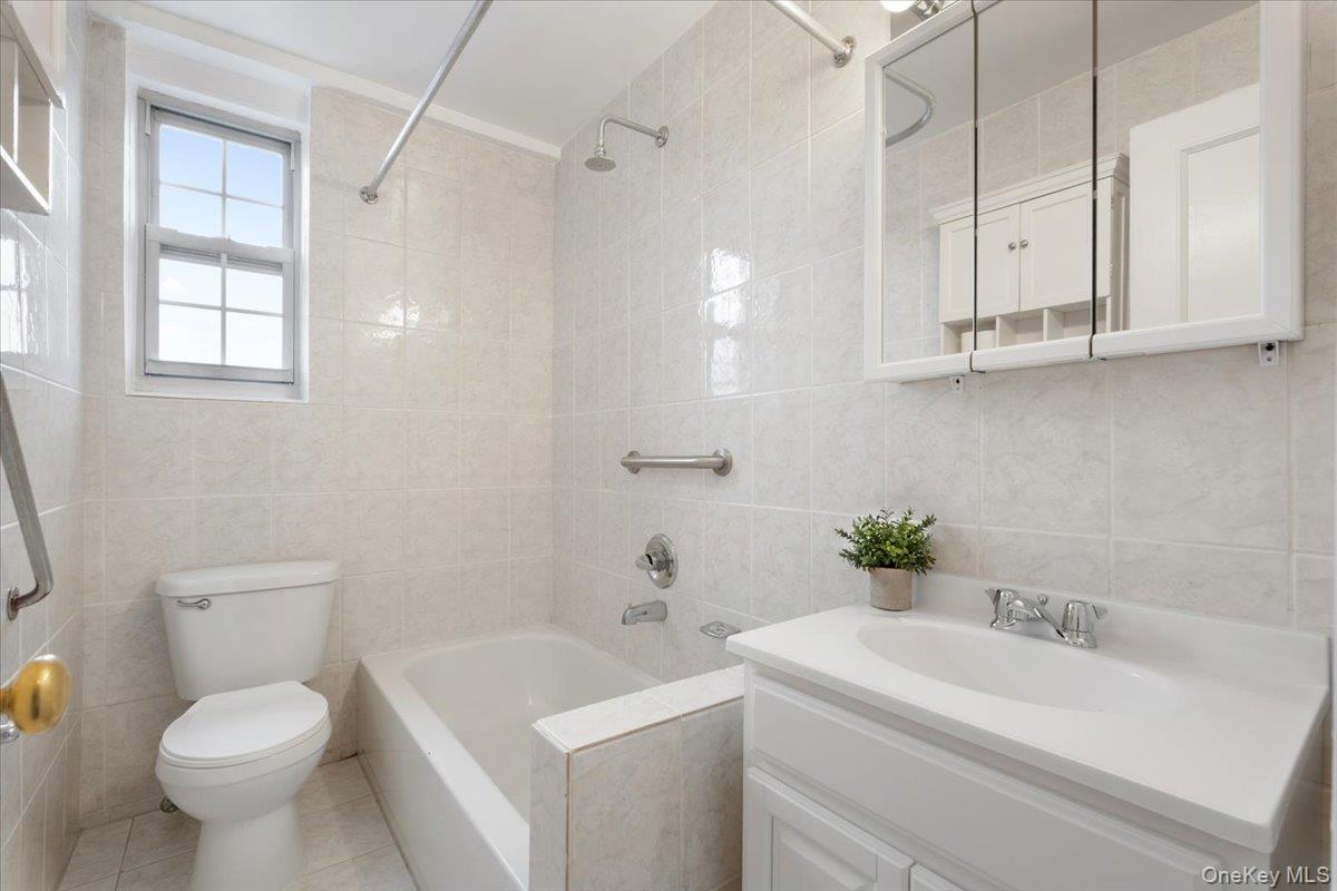 45 Popham Road, Unit 4K Scarsdale, NY 10583 - Photo 14 of 29