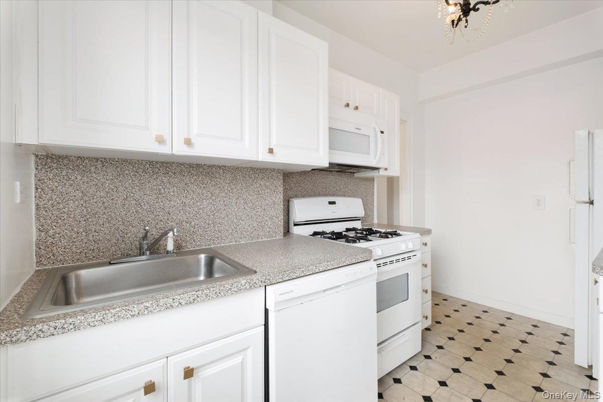 45 Popham Road, Unit 4K Scarsdale, NY 10583 - Photo 9 of 29