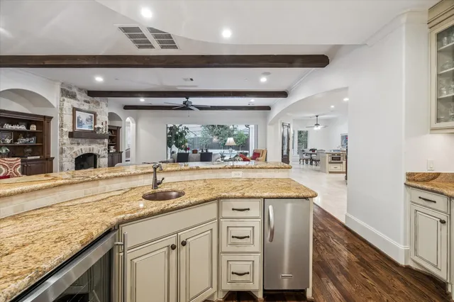 $1,995,000 | 8610 Cedarbrake Drive, Houston, TX 77055