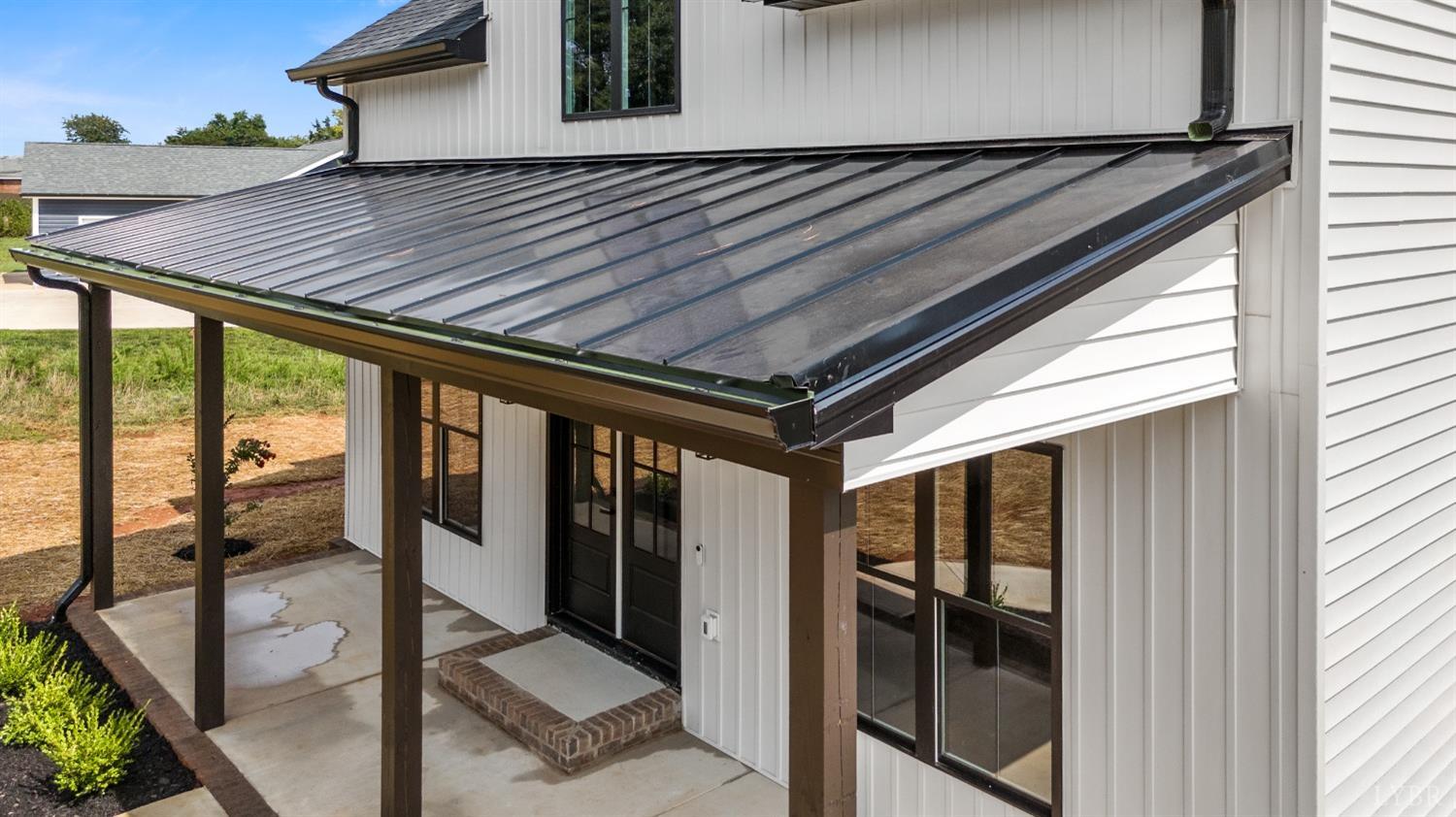 6605 Forest Road Goode, VA 24556 - Photo 13 of 58 a view of balcony