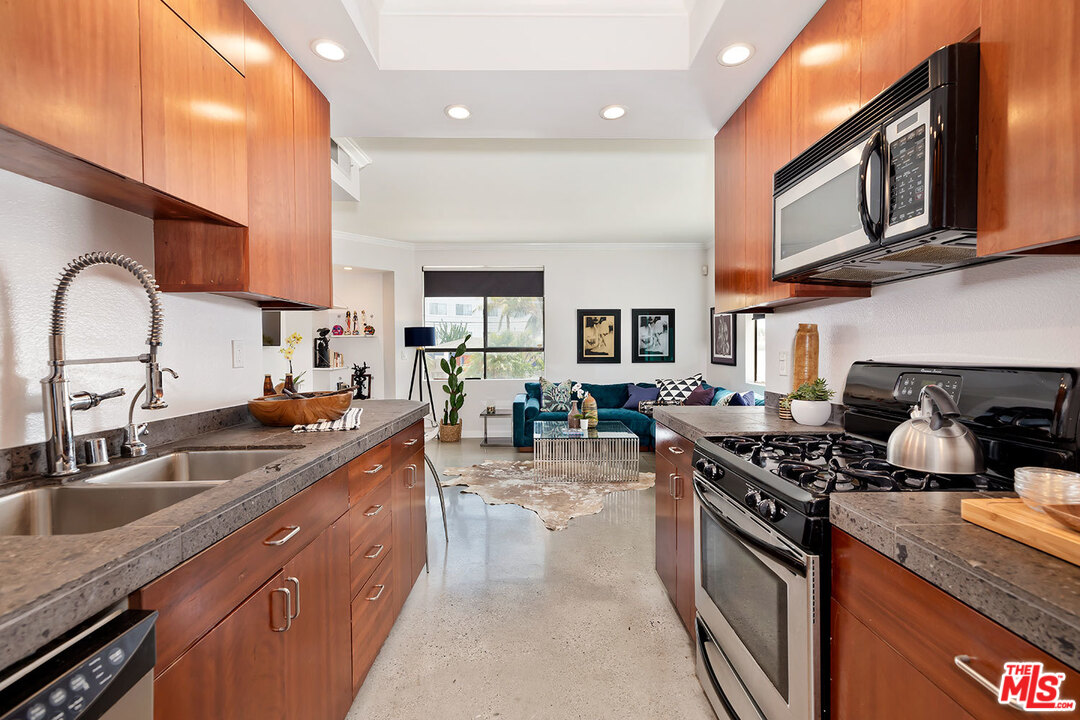 707 Marr Street, Unit 103 Venice, CA 90291 - Photo 7 of 18