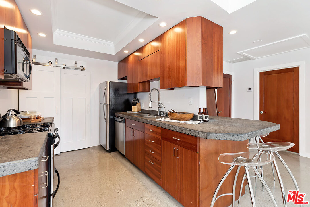 707 Marr Street, Unit 103 Venice, CA 90291 - Photo 9 of 18