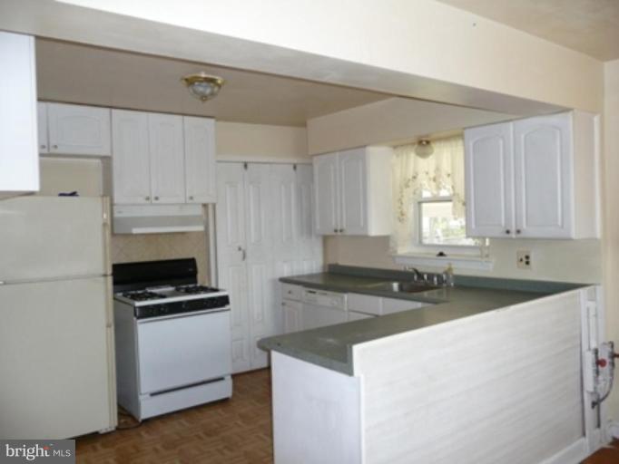 5812 Brunswick Street Springfield, VA 22150 - Photo 4 of 11 Kitchen