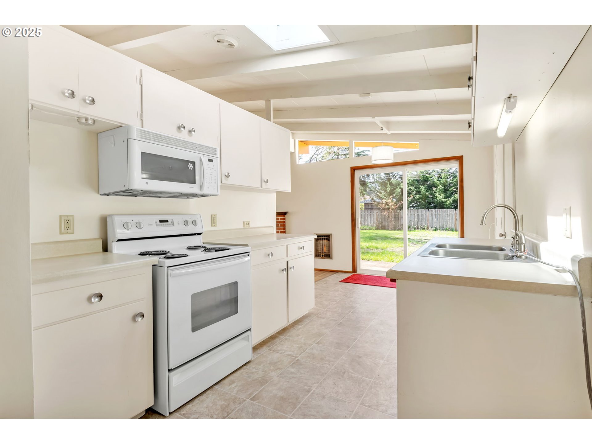 2550 Jackson Street Eugene, OR 97405 - Photo 11 of 37