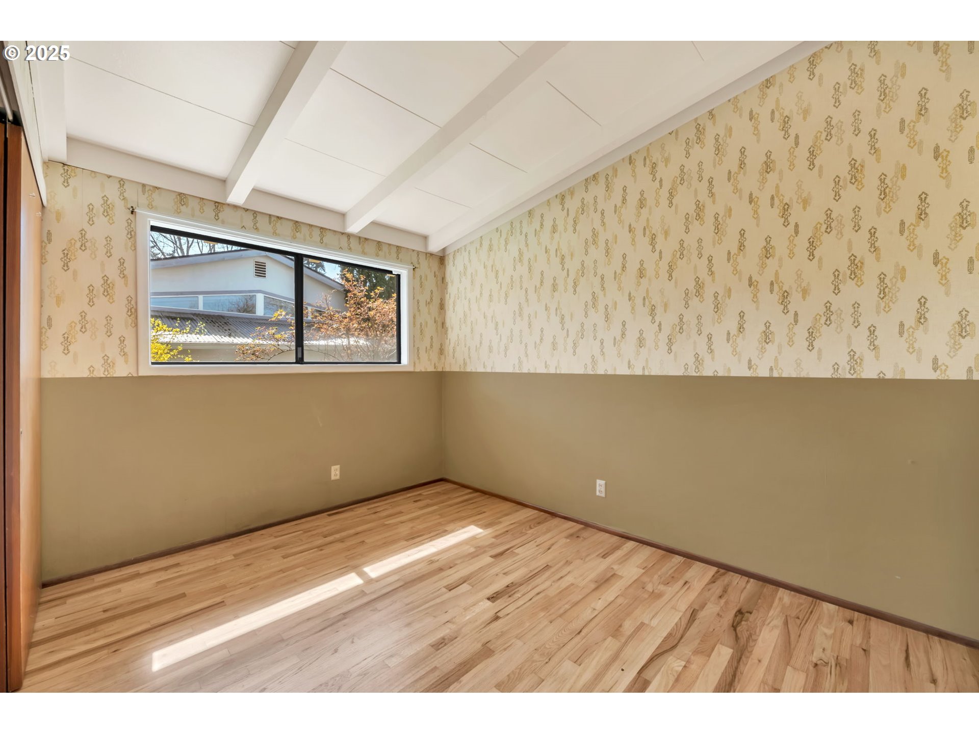 2550 Jackson Street Eugene, OR 97405 - Photo 21 of 37 Bedroom