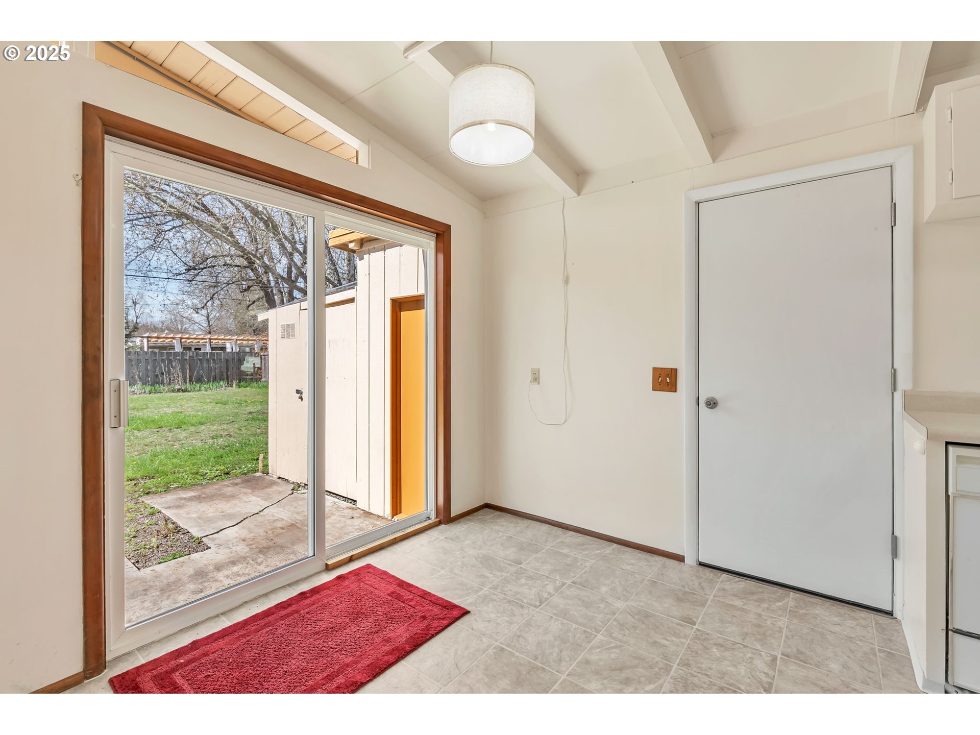 2550 Jackson Street Eugene, OR 97405 - Photo 24 of 37 Dining Area