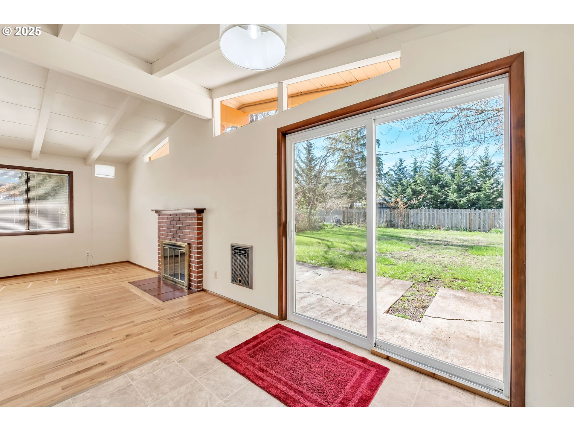 2550 Jackson Street Eugene, OR 97405 - Photo 9 of 37 Kitchen/Dining Room
