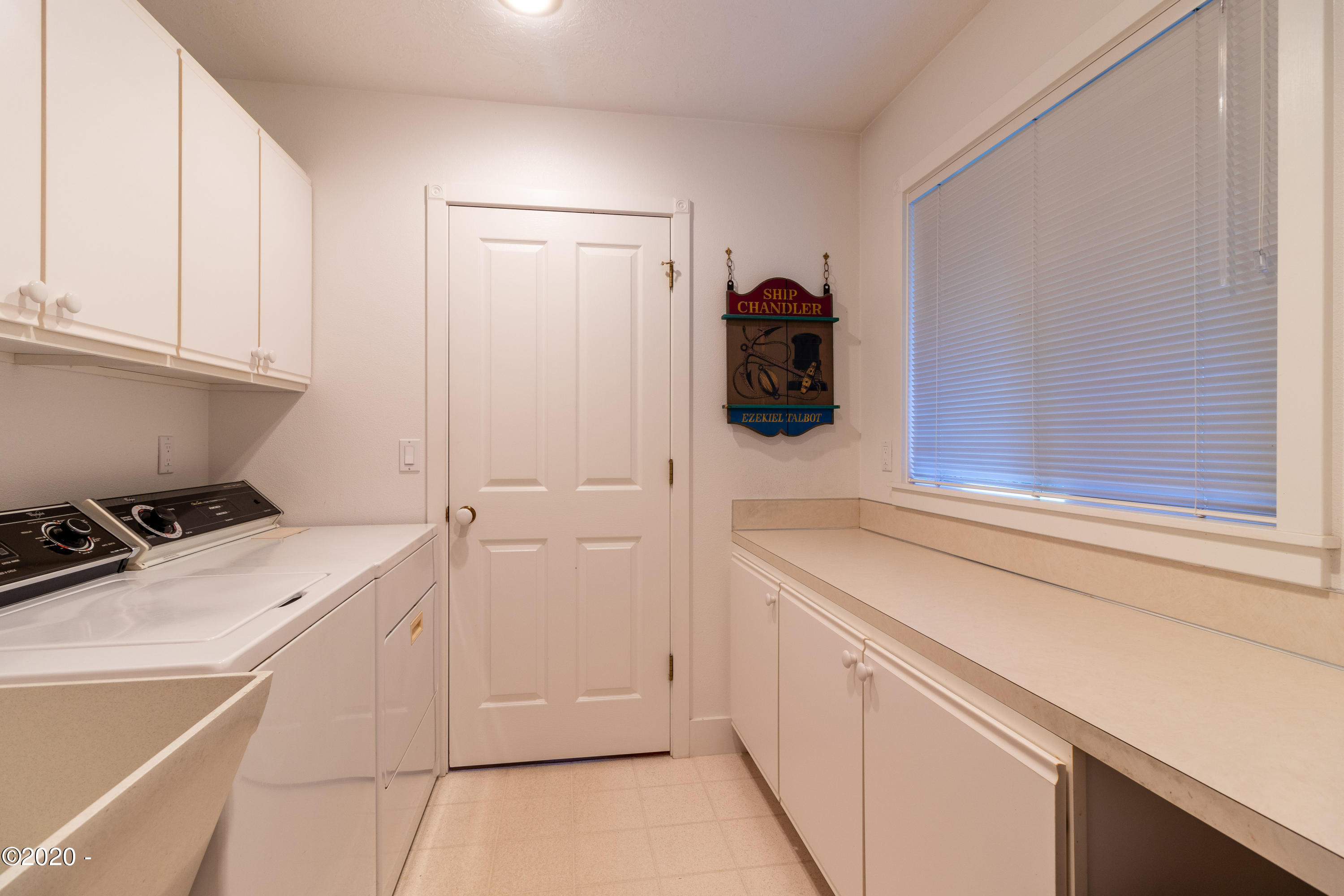 225 Southwest Midden Reach Depoe Bay, OR 97341 - Photo 20 of 35 Laundry Room