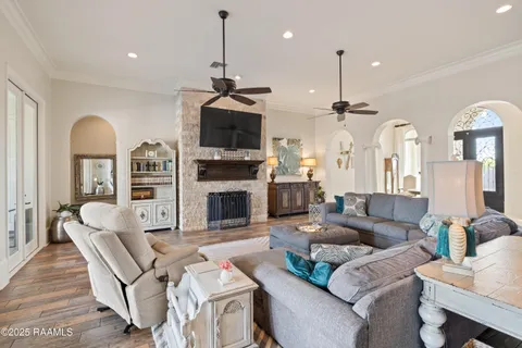 $1,200,000 | 1002 The Lake Drive, Broussard, LA 70518