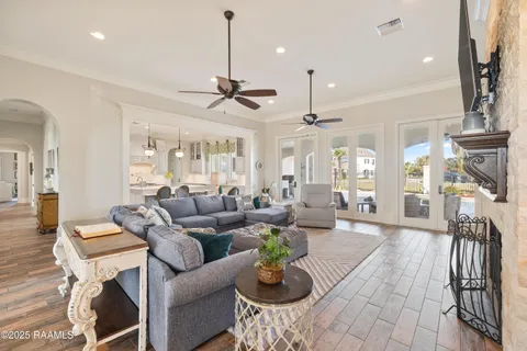 $1,200,000 | 1002 The Lake Drive, Broussard, LA 70518