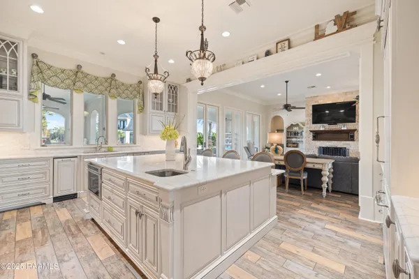 $1,200,000 | 1002 The Lake Drive, Broussard, LA 70518