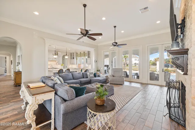 $1,200,000 | 1002 The Lake Drive, Broussard, LA 70518