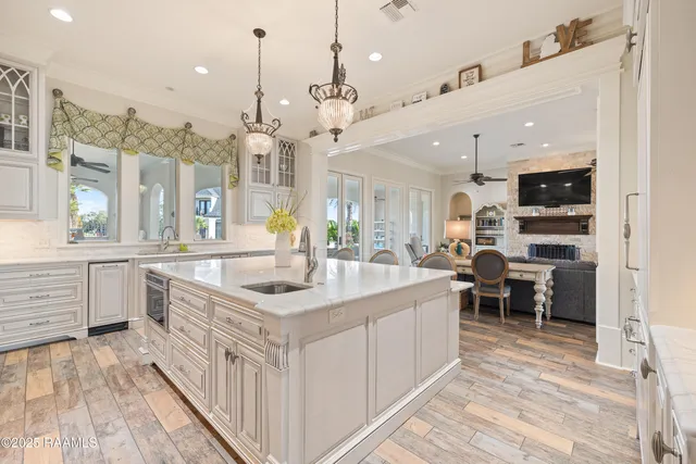 $1,200,000 | 1002 The Lake Drive, Broussard, LA 70518