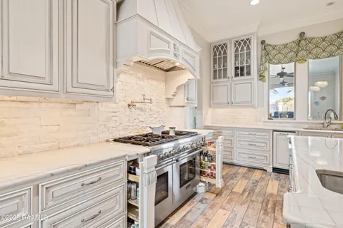 $1,200,000 | 1002 The Lake Drive, Broussard, LA 70518