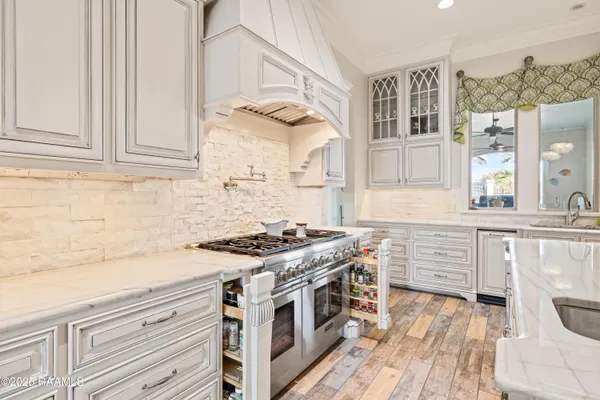 $1,200,000 | 1002 The Lake Drive, Broussard, LA 70518