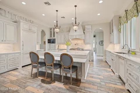 $1,200,000 | 1002 The Lake Drive, Broussard, LA 70518