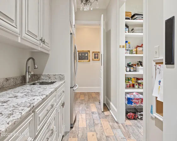 $1,200,000 | 1002 The Lake Drive, Broussard, LA 70518
