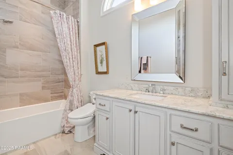 $1,200,000 | 1002 The Lake Drive, Broussard, LA 70518