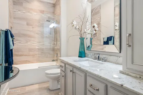 $1,200,000 | 1002 The Lake Drive, Broussard, LA 70518