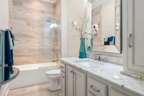 $1,200,000 | 1002 The Lake Drive, Broussard, LA 70518