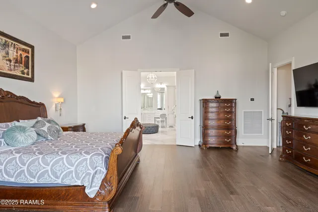 $1,200,000 | 1002 The Lake Drive, Broussard, LA 70518