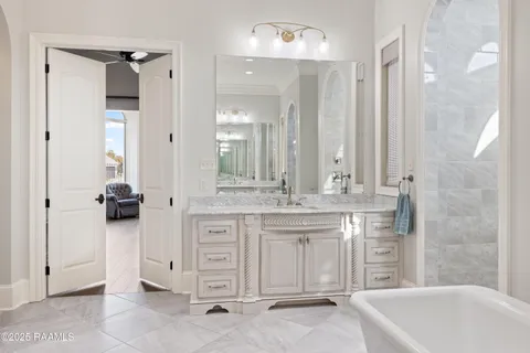 $1,200,000 | 1002 The Lake Drive, Broussard, LA 70518