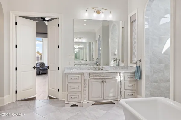 $1,200,000 | 1002 The Lake Drive, Broussard, LA 70518