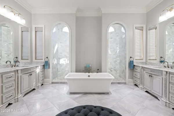 $1,200,000 | 1002 The Lake Drive, Broussard, LA 70518