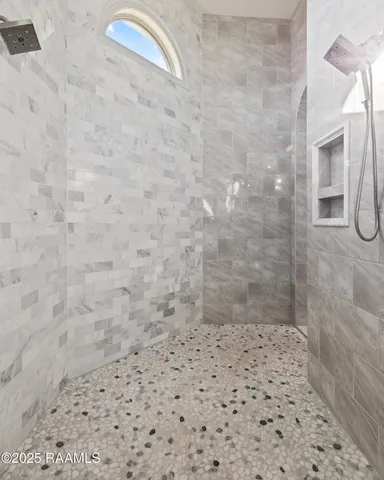 $1,200,000 | 1002 The Lake Drive, Broussard, LA 70518